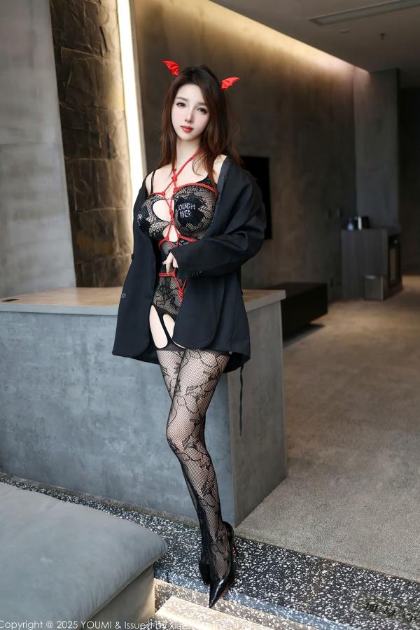    [YouMi]尤蜜荟 2025.10.31 Vol.1176 夭夭 - 暗夜恶魔角色扮演、性感渔网袜私房欲照写真 [74P]第15张图片
