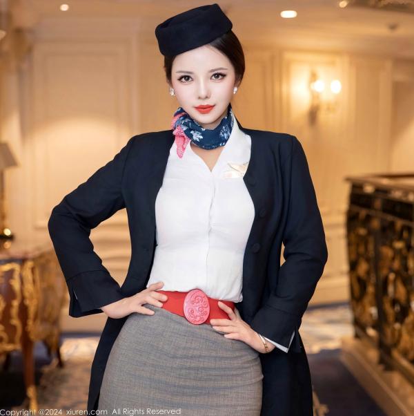   XiuRen秀人网-9365-大美妞儿-职业空姐制服诱惑-黑丝美腿修长-酒店走廊私房摄影-职场御姐风-2024.10.30第4张图片