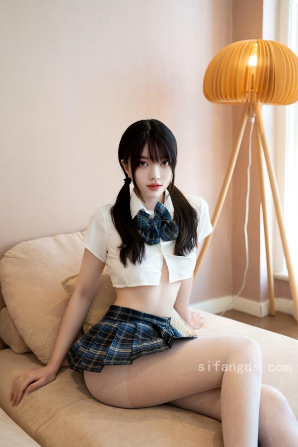    XR-Uncensored-白露lulu-清纯学妹制服诱惑-白色丝袜私房写真-纯欲性感-XingYan星颜社-332-内购私拍第1张图片