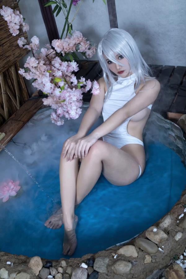    洛璃LoLiSAMA《尼尔》A2角色扮演，日式庭院唯美实拍，极致诱惑白色高叉竞泳装，冷艳动人私房写真第53张图片