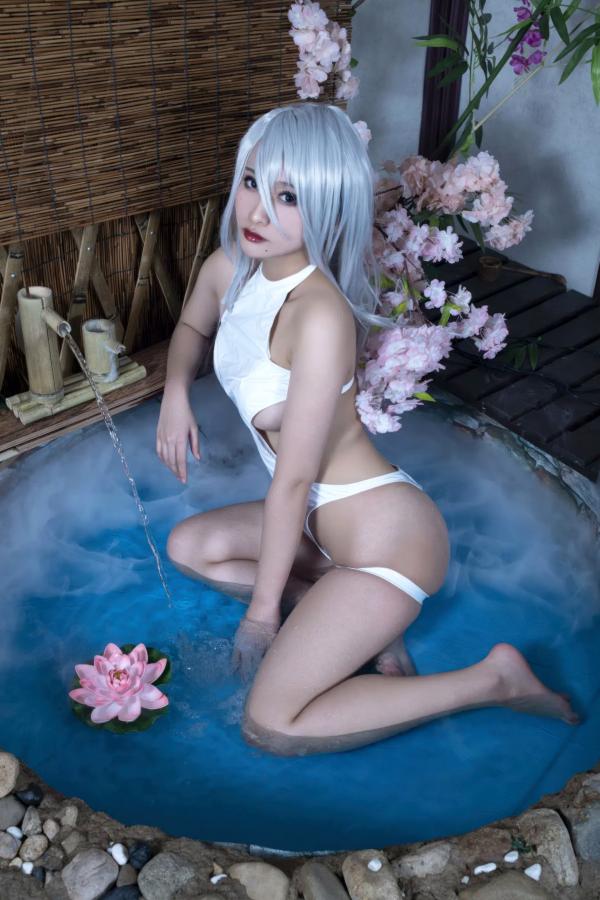    洛璃LoLiSAMA《尼尔》A2角色扮演，日式庭院唯美实拍，极致诱惑白色高叉竞泳装，冷艳动人私房写真第54张图片