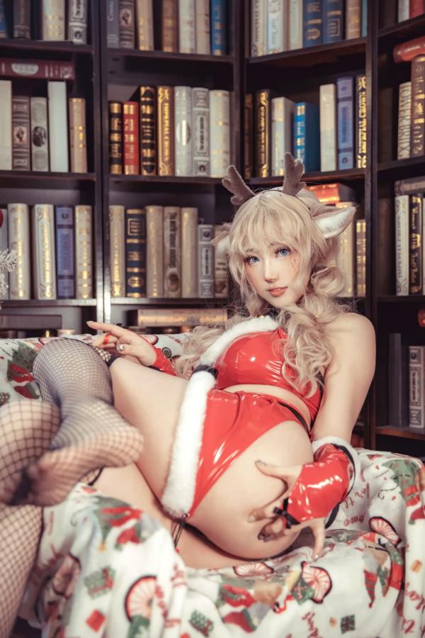    隼隼子 刺青Poi Luisa_零纱 驯鹿与狼 圣诞节主题 Cosplay私房照 红色漆皮制服 诱惑角色扮演 节日氛围感女神第24张图片
