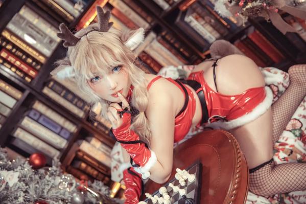    隼隼子 刺青Poi Luisa_零纱 驯鹿与狼 圣诞节主题 Cosplay私房照 红色漆皮制服 诱惑角色扮演 节日氛围感女神第32张图片