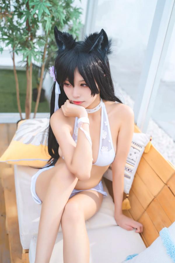    三無人型 - 碧蓝航线爱宕泳装私房，室外泳池白色比基尼性感角色扮演Cosplay写真集 [30P]第28张图片