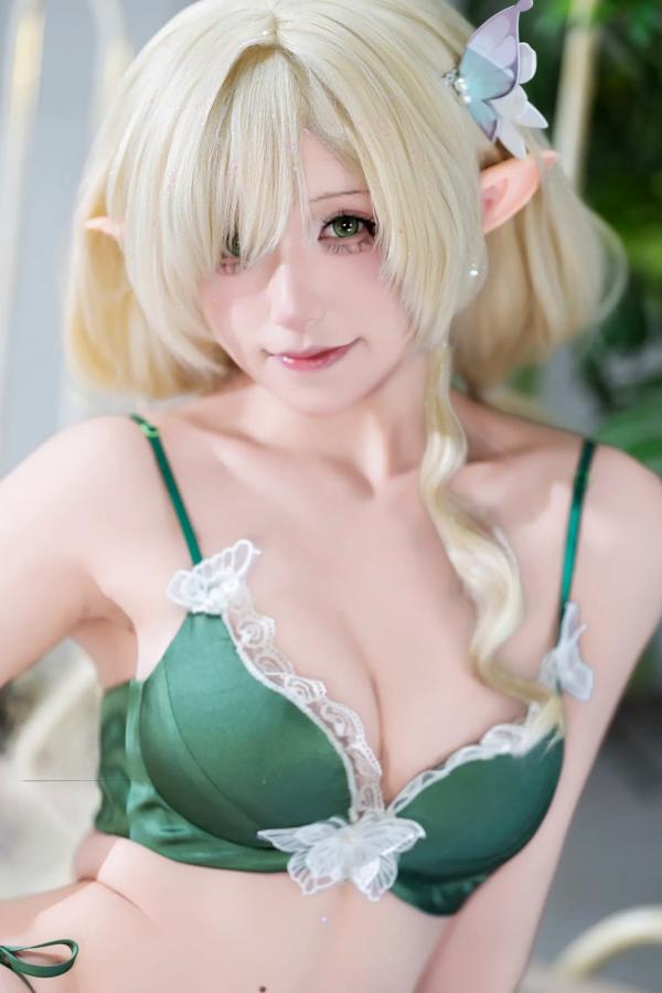    双木扶苏精灵少女cosplay，祖母绿丝缎内衣展现灵动童颜与火辣身材，诱惑私房写真第18张图片