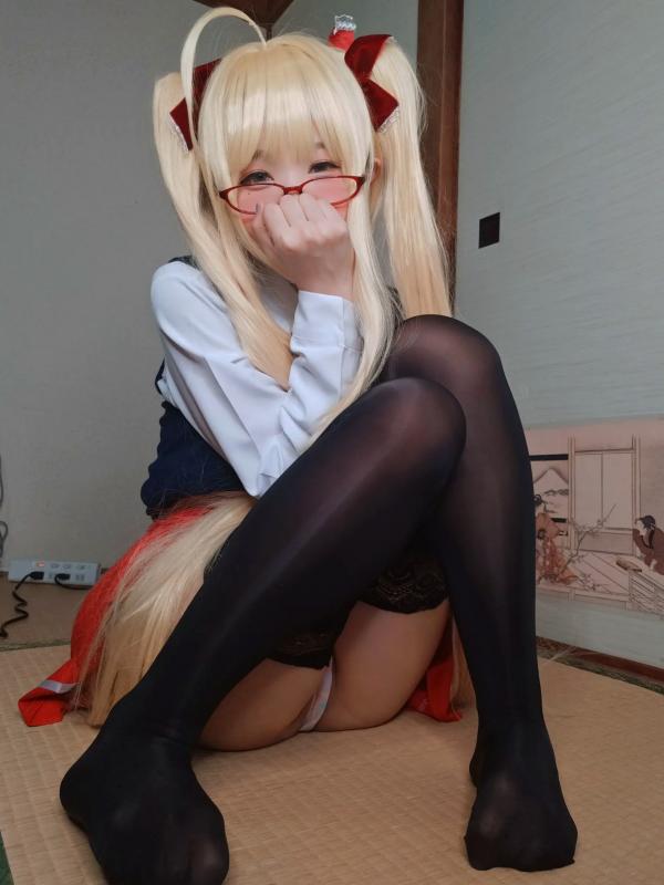    软妹摇摇乐 Airi JK制服角色扮演：金发双马尾搭配黑丝诱惑，呈现纯欲私房艺术大片第42张图片