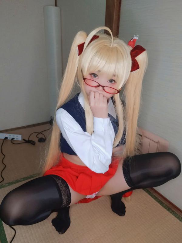    软妹摇摇乐 Airi JK制服角色扮演：金发双马尾搭配黑丝诱惑，呈现纯欲私房艺术大片第60张图片