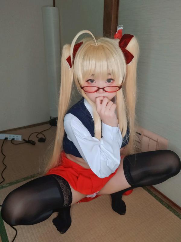    软妹摇摇乐 Airi JK制服角色扮演：金发双马尾搭配黑丝诱惑，呈现纯欲私房艺术大片第73张图片