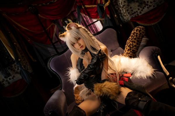    Shika小鹿鹿野性猫娘Cosplay演绎与日常户外街拍自拍[30P]第5张图片