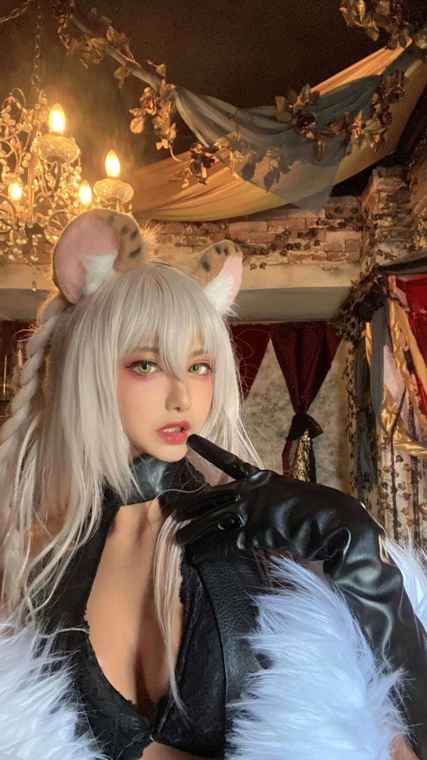    Shika小鹿鹿野性猫娘Cosplay演绎与日常户外街拍自拍[30P]第9张图片