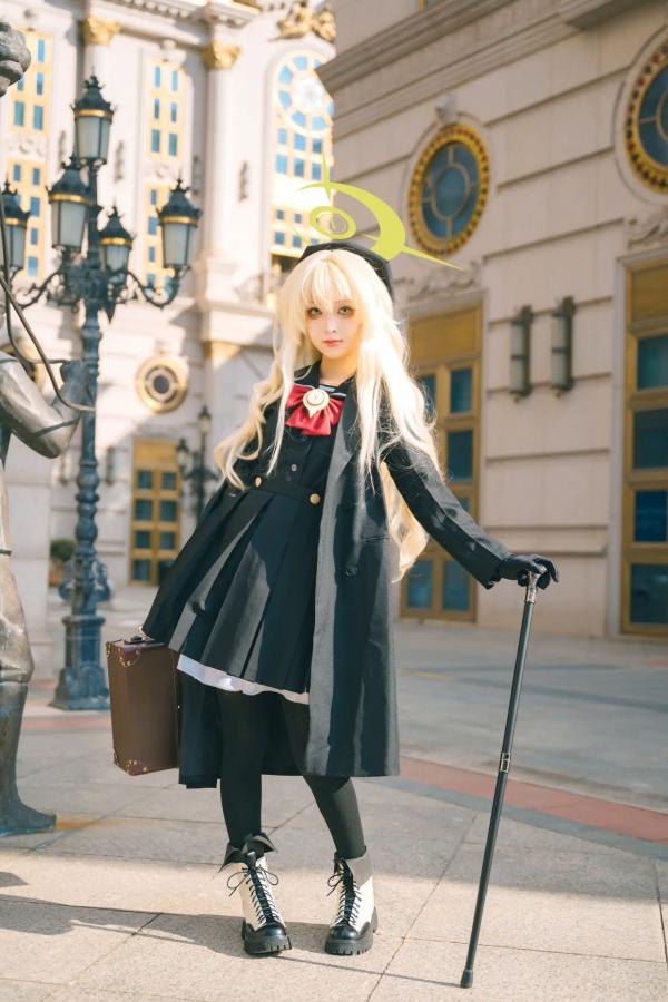    矢量鱼 笑面教授 Cosplay 黑色风衣优雅气质美少女 欧式背景神秘魅影 黑丝美腿写真 [37P]第5张图片