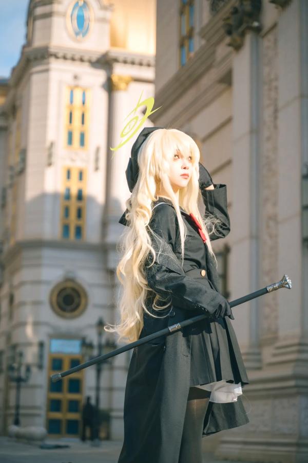    矢量鱼 笑面教授 Cosplay 黑色风衣优雅气质美少女 欧式背景神秘魅影 黑丝美腿写真 [37P]第12张图片