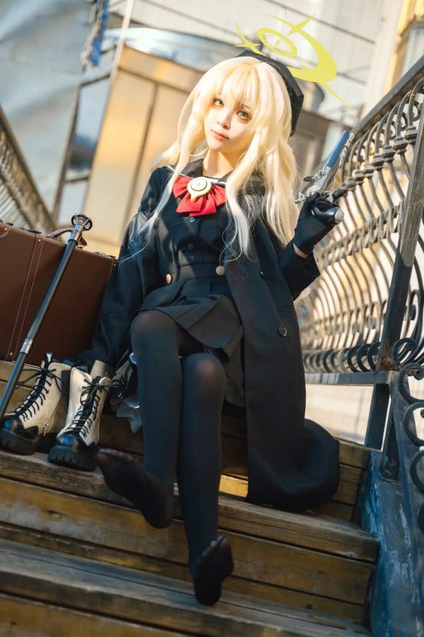    矢量鱼 笑面教授 Cosplay 黑色风衣优雅气质美少女 欧式背景神秘魅影 黑丝美腿写真 [37P]第15张图片