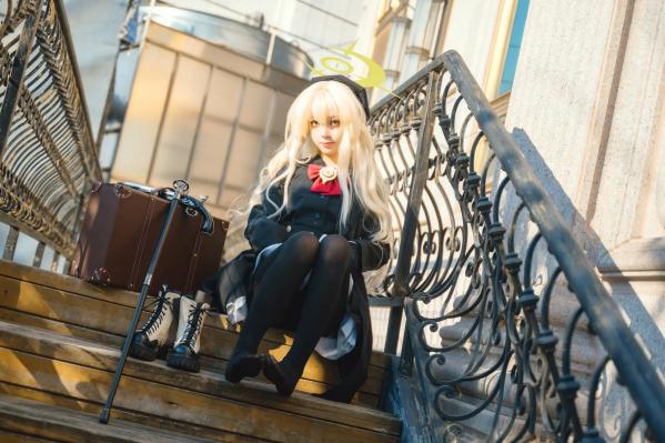    矢量鱼 笑面教授 Cosplay 黑色风衣优雅气质美少女 欧式背景神秘魅影 黑丝美腿写真 [37P]第16张图片
