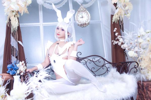    洛璃LoLiSAMA碧蓝航线恶毒兔女郎，白色私房唯美Cosplay，冷艳与清纯的极致诱惑第14张图片