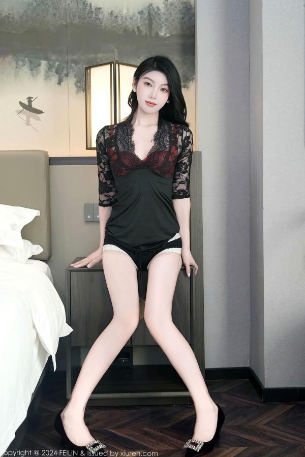    [FeiLin嗲囡囡] 希恬儿：红内衣黑蕾丝室内私房大尺度写真，高冷纹身女神性感魅力演绎第9张图片