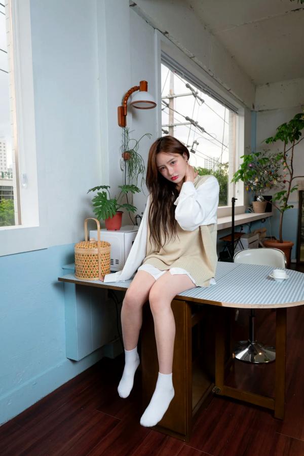    Muchenne 002 - YU [56P] 居家清新文艺写真，针织背心搭配白衬衫，甜美邻家女孩日常私房照第16张图片