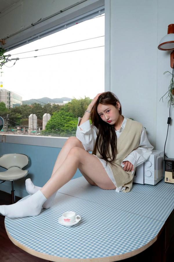    Muchenne 002 - YU [56P] 居家清新文艺写真，针织背心搭配白衬衫，甜美邻家女孩日常私房照第21张图片