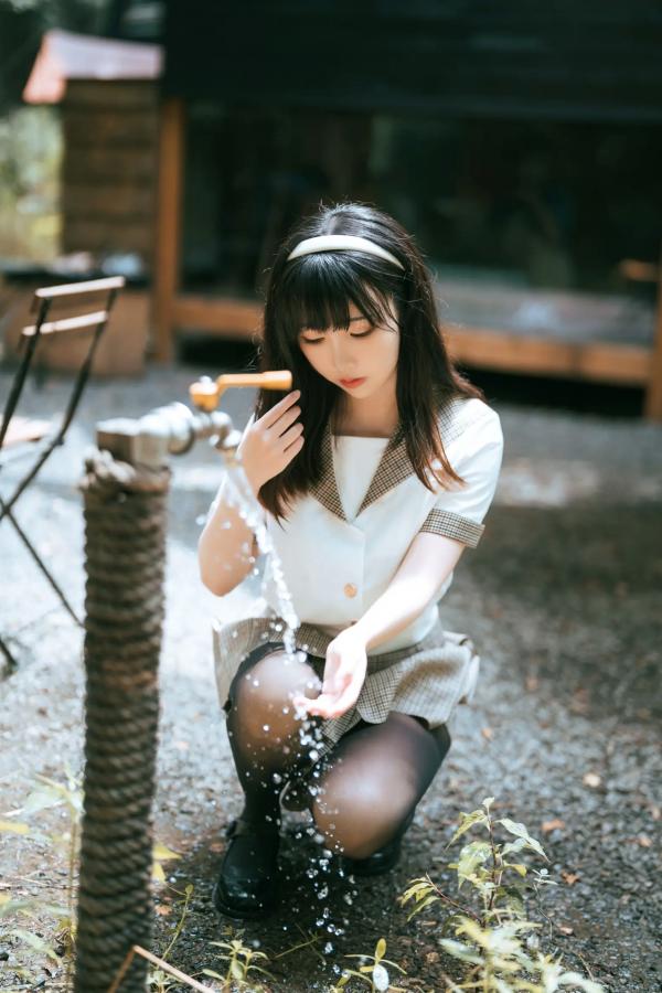    面饼仙儿黑丝露营JK私房照，清纯校服制服诱惑，甜欲风格大尺度视觉盛宴第12张图片