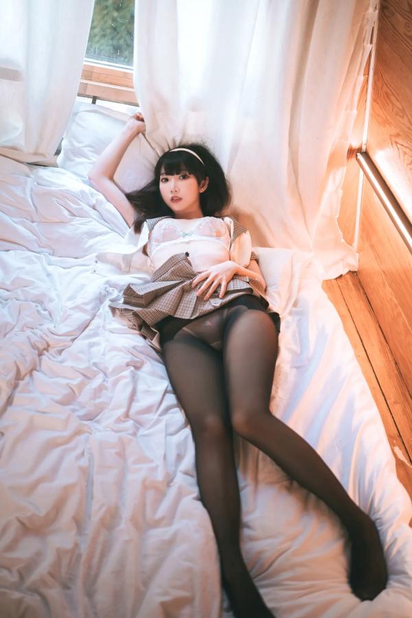    面饼仙儿黑丝露营JK私房照，清纯校服制服诱惑，甜欲风格大尺度视觉盛宴第17张图片