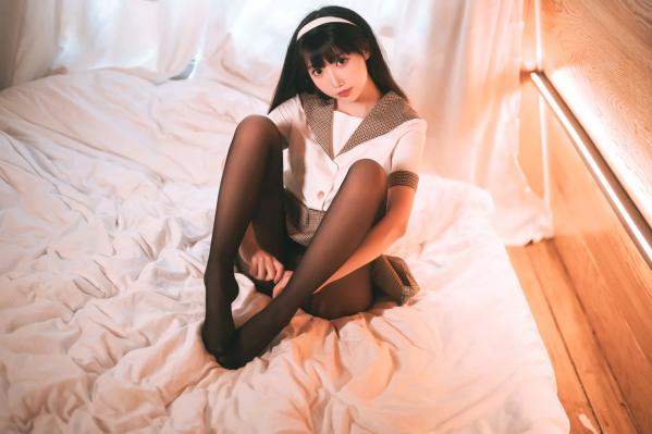    面饼仙儿黑丝露营JK私房照，清纯校服制服诱惑，甜欲风格大尺度视觉盛宴第21张图片