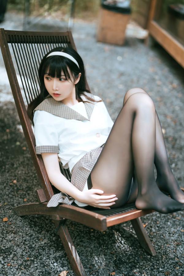    面饼仙儿黑丝露营JK私房照，清纯校服制服诱惑，甜欲风格大尺度视觉盛宴第38张图片