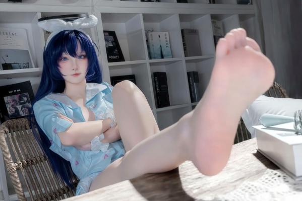    碧蓝档案优香睡衣Cosplay，极致清纯诱惑，蓝发萌系少女家居私房美图[35P]第16张图片