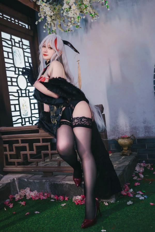   Zyra秋 碧蓝航线埃吉尔COS写真：古风旗袍黑丝诱惑，深度还原经典角色[63P]第46张图片