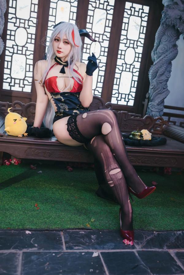    Zyra秋 碧蓝航线埃吉尔COS写真：古风旗袍黑丝诱惑，深度还原经典角色[63P]第54张图片