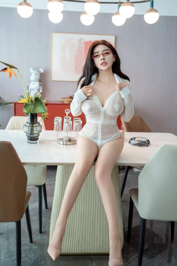    潘思沁温婉恋人白玫瑰，白色透视装连体衣私房写真，红框眼镜高跟鞋，极品居家性感大尺度套图[89P]第14张图片