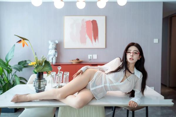    潘思沁温婉恋人白玫瑰，白色透视装连体衣私房写真，红框眼镜高跟鞋，极品居家性感大尺度套图[89P]第45张图片