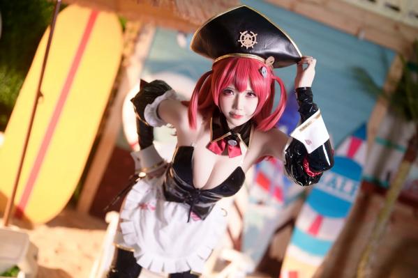    抱走莫子aa 胜利女神：妮姬 马斯特Cosplay 户外泳池性感漆皮海盗装 [18P]第3张图片