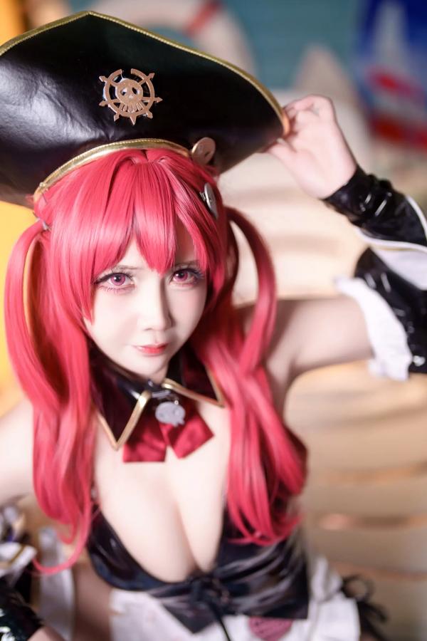    抱走莫子aa 胜利女神：妮姬 马斯特Cosplay 户外泳池性感漆皮海盗装 [18P]第10张图片