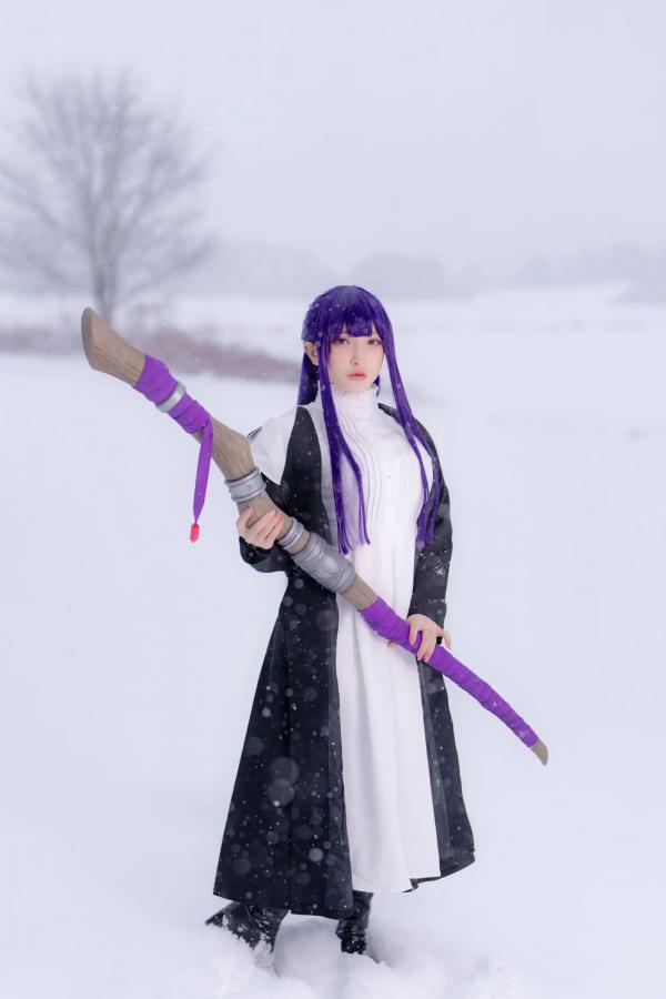    小丁Cosplay《葬送的芙莉莲》菲伦，雪地大尺度福利写真，极致童颜诱惑，视觉盛宴 [72P]第2张图片