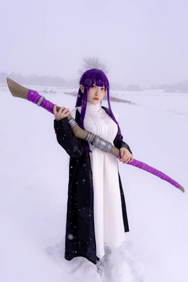    小丁Cosplay《葬送的芙莉莲》菲伦，雪地大尺度福利写真，极致童颜诱惑，视觉盛宴 [72P]第5张图片