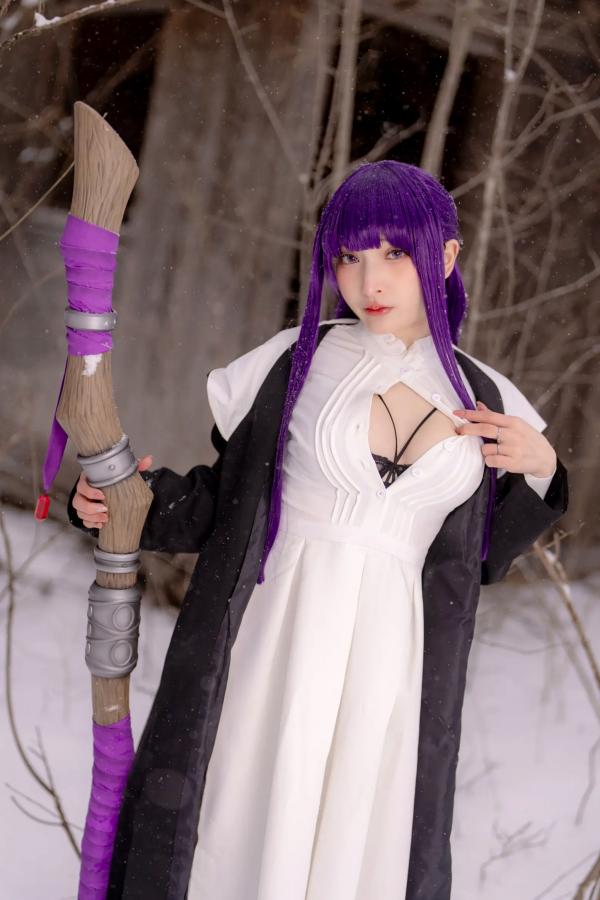    小丁Cosplay《葬送的芙莉莲》菲伦，雪地大尺度福利写真，极致童颜诱惑，视觉盛宴 [72P]第11张图片