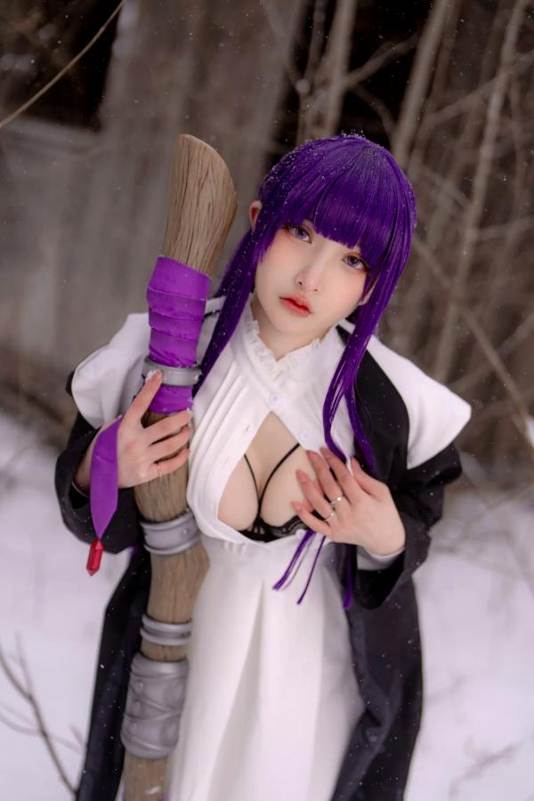    小丁Cosplay《葬送的芙莉莲》菲伦，雪地大尺度福利写真，极致童颜诱惑，视觉盛宴 [72P]第12张图片