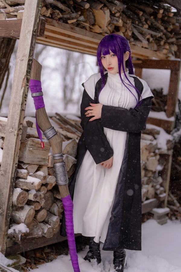    小丁Cosplay《葬送的芙莉莲》菲伦，雪地大尺度福利写真，极致童颜诱惑，视觉盛宴 [72P]第22张图片