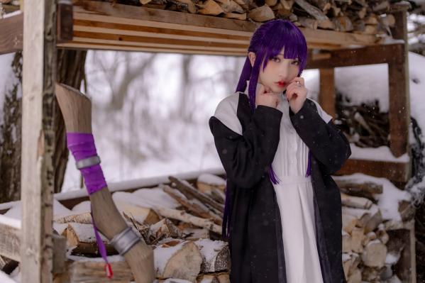    小丁Cosplay《葬送的芙莉莲》菲伦，雪地大尺度福利写真，极致童颜诱惑，视觉盛宴 [72P]第23张图片