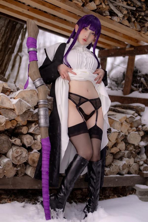    小丁Cosplay《葬送的芙莉莲》菲伦，雪地大尺度福利写真，极致童颜诱惑，视觉盛宴 [72P]第24张图片