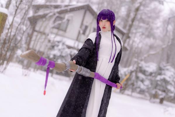    小丁Cosplay《葬送的芙莉莲》菲伦，雪地大尺度福利写真，极致童颜诱惑，视觉盛宴 [72P]第28张图片