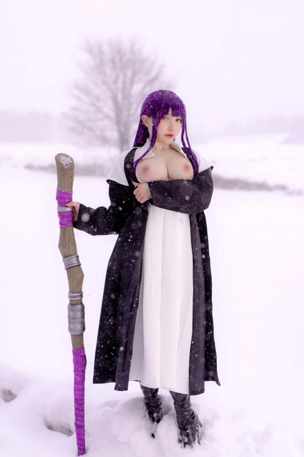    小丁Cosplay《葬送的芙莉莲》菲伦，雪地大尺度福利写真，极致童颜诱惑，视觉盛宴 [72P]第35张图片
