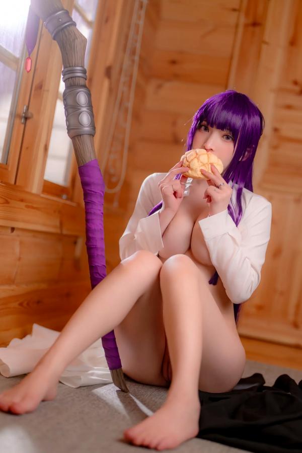    小丁Cosplay《葬送的芙莉莲》菲伦，雪地大尺度福利写真，极致童颜诱惑，视觉盛宴 [72P]第62张图片