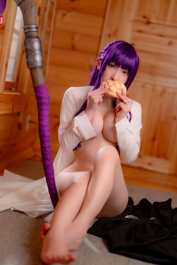    小丁Cosplay《葬送的芙莉莲》菲伦，雪地大尺度福利写真，极致童颜诱惑，视觉盛宴 [72P]第63张图片