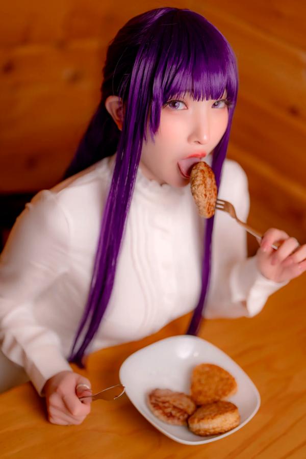    小丁Cosplay《葬送的芙莉莲》菲伦，雪地大尺度福利写真，极致童颜诱惑，视觉盛宴 [72P]第70张图片