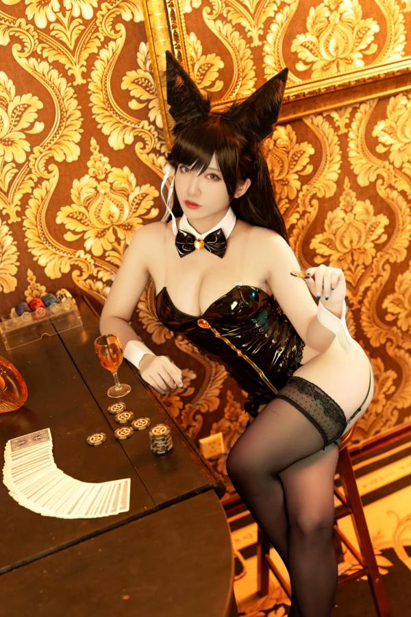   洛璃LoLiSAMA碧蓝航线爱宕兔女郎COS，性感漆皮制服诱惑，高端酒吧场景实拍[50P]第41张图片