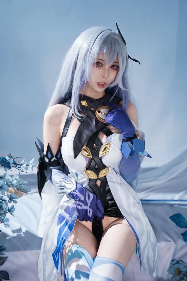    上杉绘梨落丝柯克Cosplay写真，原神角色扮演，大尺度冷艳视觉盛宴[118P]第3张图片
