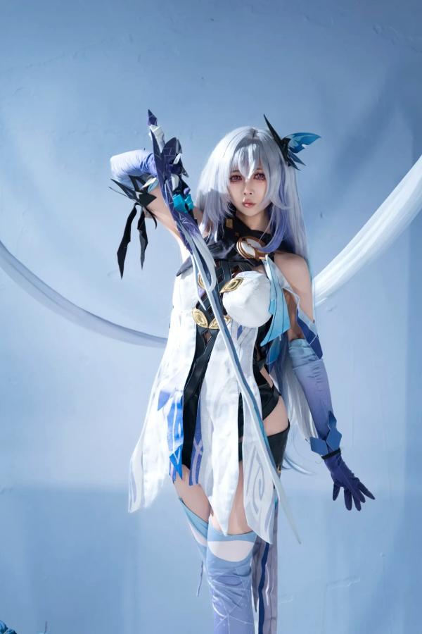    上杉绘梨落丝柯克Cosplay写真，原神角色扮演，大尺度冷艳视觉盛宴[118P]第6张图片