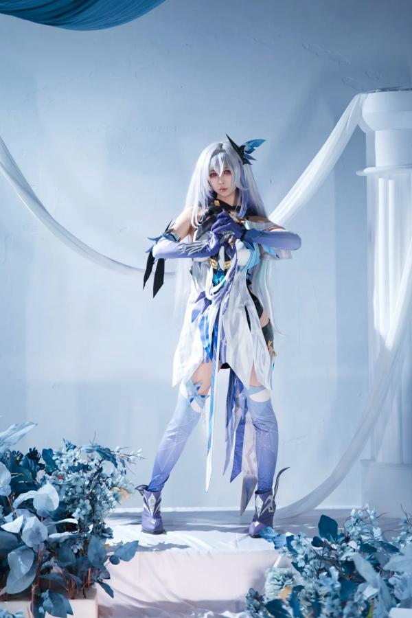    上杉绘梨落丝柯克Cosplay写真，原神角色扮演，大尺度冷艳视觉盛宴[118P]第9张图片