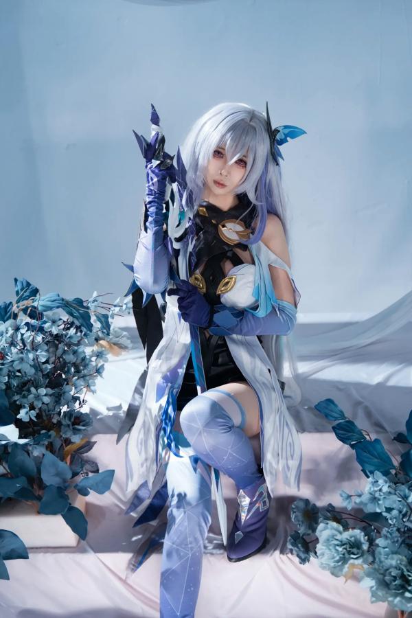    上杉绘梨落丝柯克Cosplay写真，原神角色扮演，大尺度冷艳视觉盛宴[118P]第10张图片